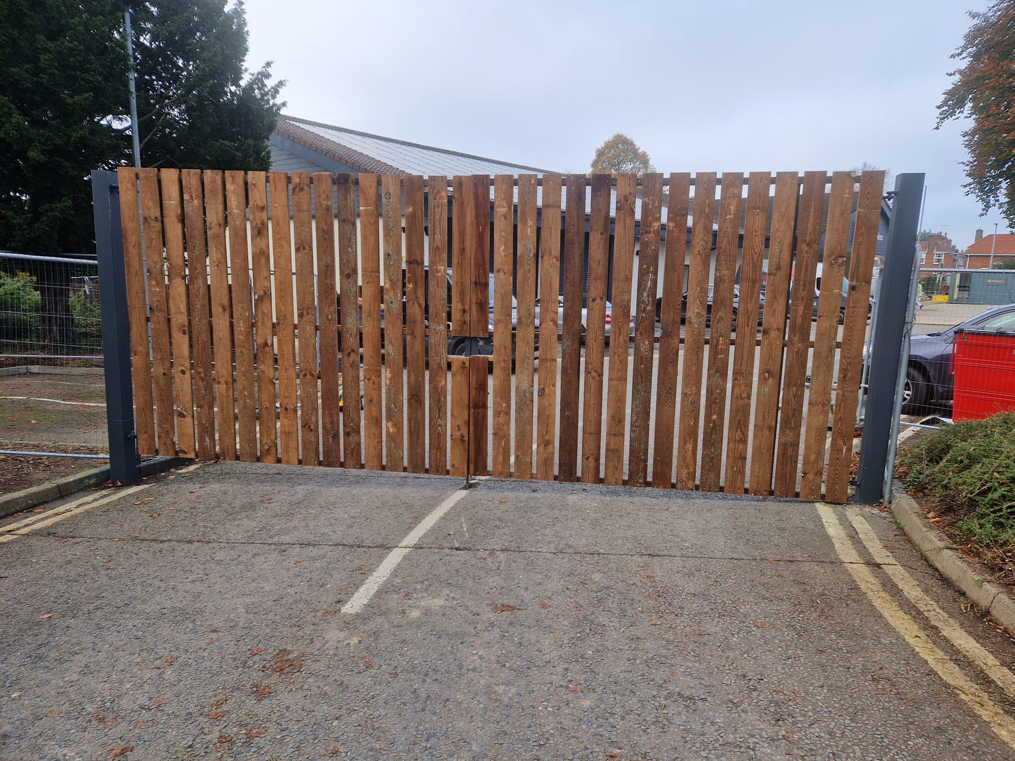 Hit and miss timber gate in steel posts
